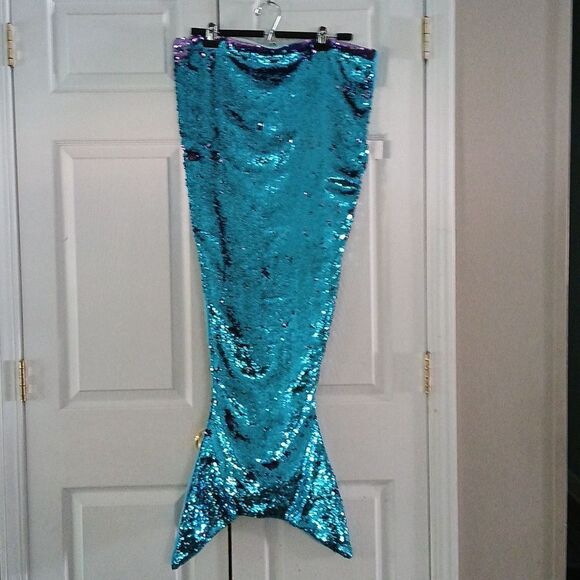 Mermaid Tail sleeping bag sequins that change color & pattern when swiped  NWOT - Picture 4 of 6